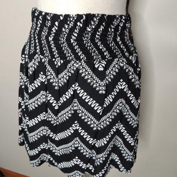 Joe B Black and White Chevron Skirt - Picture 2 of 4